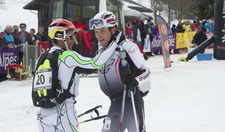 Kilian Journet y Marc Pinsach se abrazan al terminar Pierra Menta 2012  ()