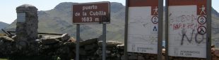 Carteles de información senderista en el puerto del Palo