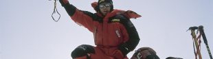 Jean Christophe Lafaille en la cima del Nanga Parat (8.125 m.) su décimo ochomil.  (©Colección Lafaille)