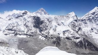 Matej Bernat y Marek Holecek, a unos 6.650 m en el Sura Peak (Foto: @bernatmatej).