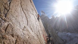 Ignacio Mulero abre y libera 'Arigato Chaltén' en El Mocho, con León Riveros y Nico Lewin (Foto: @ignaciomulero).