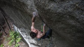 Didier Berthod en 'Cobra crack' 8b`+ trad de Squamish (Foto: @pim.shaitosa).