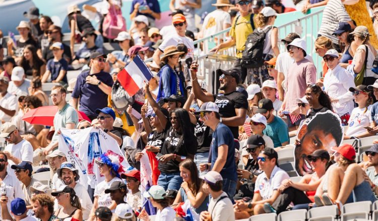 El público anima a Bassa Mawem en la clasificatoria de velocidad de los Juegos de París 2024 (Foto: Jan Virt/IFSC).