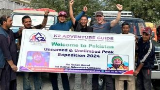 Adam Bielecki y Louis Rousseau, en el inicio de su expedición al valle de Hunza, Pakistán (Foto: @louis_rousseau).