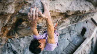 Gio Placci en 'Erebor' 9b de Arco (Foto: @crimp.films).