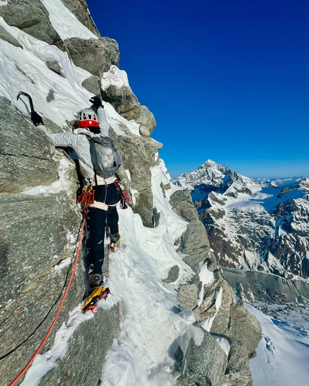 Benjamin Védrines y Léo Billon en la trilogía Eiger, Matterhorn y Jorasses (Foto: @benjaminvedrines / @quentin_degrenelle / @olivier_gajewski).