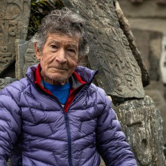 Carlos Soria en Tengoche, Valle del Khumbu (Foto: @luis_m_soriano).