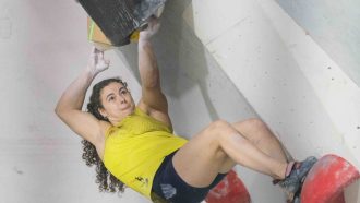 Julia Benach ganadora última prueba Copa Boulder escalada 2025 celebrasda en Potes proclamándose ganadora Copa España Boulder 2025. Foto: @dariodesnivel