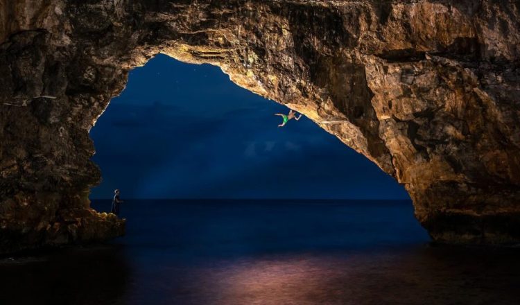 Darius Rapa en 'Es Pontàs' 9a+ de psicobloc en Mallorca (Foto: Christian Core).