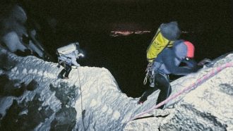 Esteban Deligault, Virgile Devin y Simon Martinet en 'Directe de l'Amitié' a las Grandes Jorasses (Foto: @este.dlg).