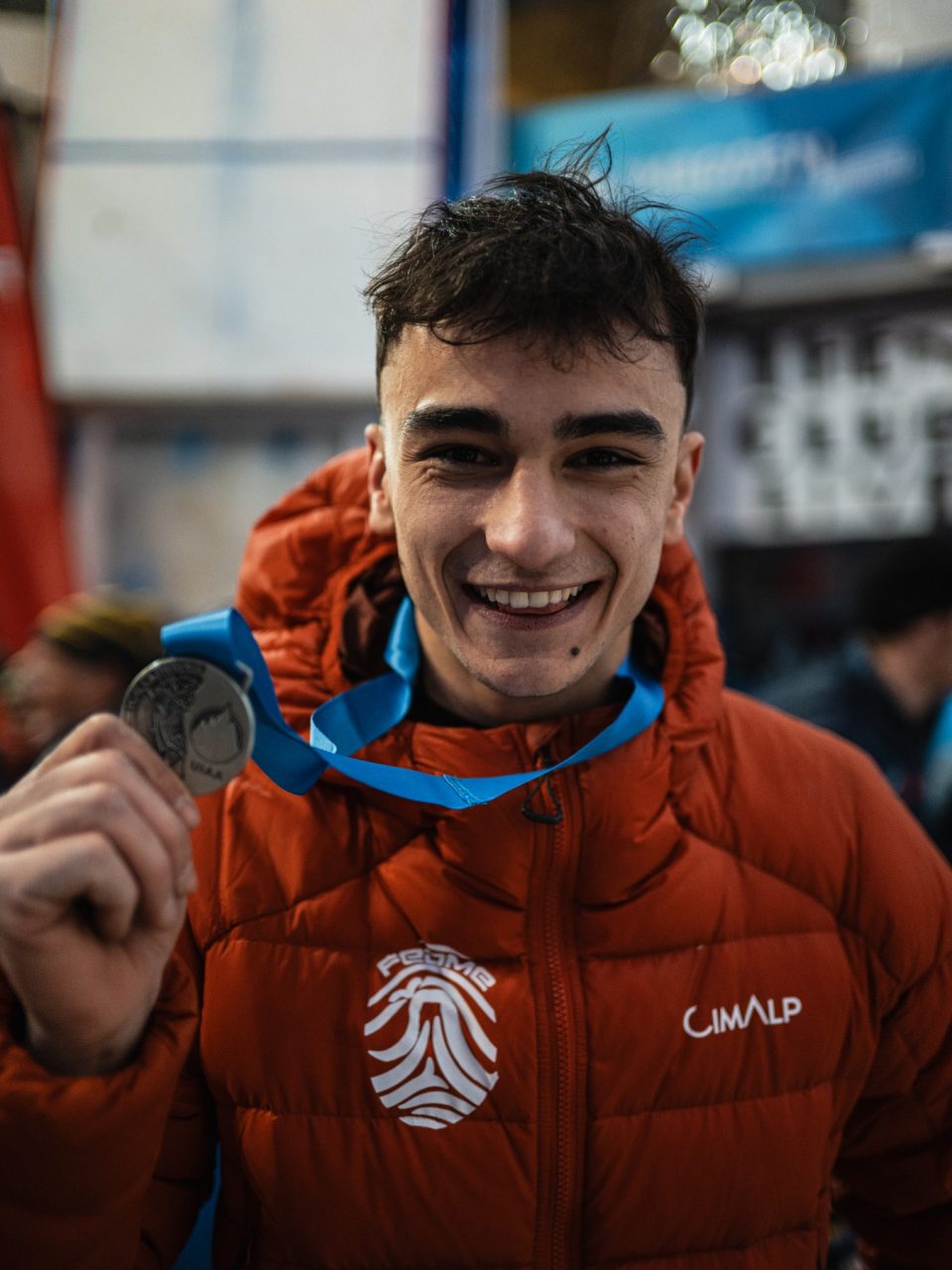 Jorge Veiga en la Copa del Mundo de Escalada en Hielo de Saas Fee 2026 (Foto: Sergi Colomé).