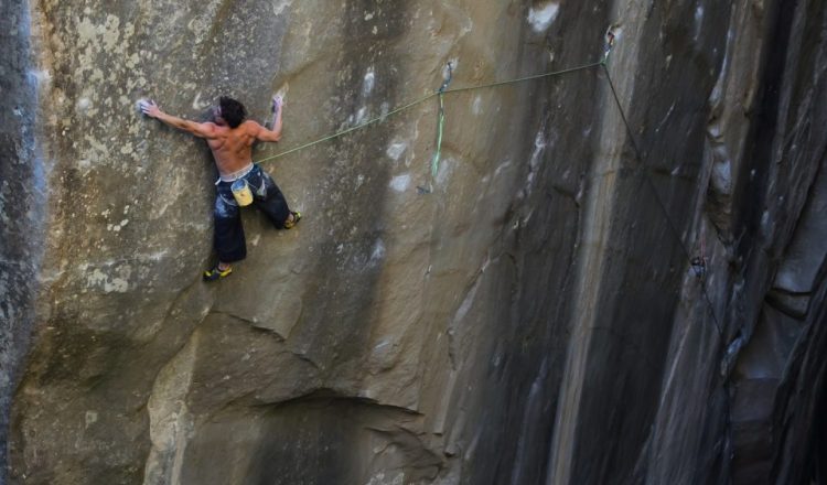 Esteban Daligault en 'Bon voyage' 9a trad de Annot (Foto: Henning Wang).