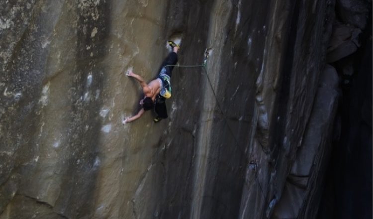Esteban Daligault en 'Bon voyage' 9a trad de Annot (Foto: Henning Wang).