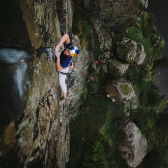 Lara Neumeier en 'Rhapsody' E11 7a de Dumbarton Rock (Foto: Sam Pratt).