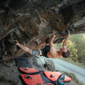 Adam Ondra en 'Exodia' 9A de Val Pellice (Foto: Petr Chodura).