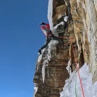 Amaury Fouillade, Clovis Paulin y Konrad Piontek en 'Bon matin' al Peak 41, en Nepal (Foto: @gmhm.chamonix).